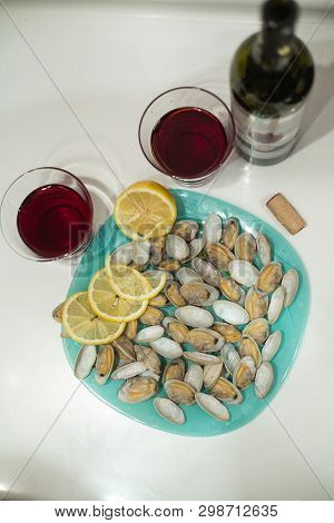 Delicious Clam Spisula On The Foil, Cooking It In The Oven, On The Grill, Close The Glasses And Bott