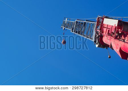 Construction Crane Red Hoist Lifting Machine Insdustrial Hook