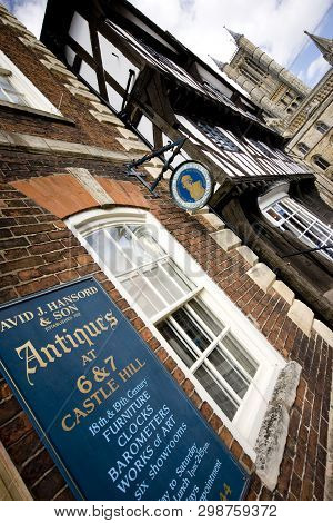 A View Of Hansard Antique Centre In Castle Square, Lincoln, Lincolnshire, Uk -august 2009