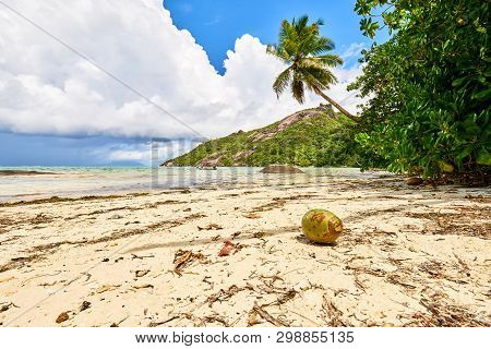 Bay Ternay & Cap Ternay Beach, Marine National Park, Mahe, Seych