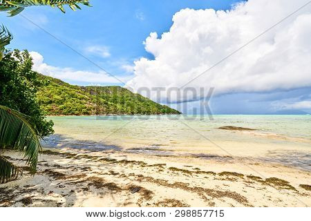 Bay Ternay & Cap Ternay Beach, Marine National Park, Mahe, Seych