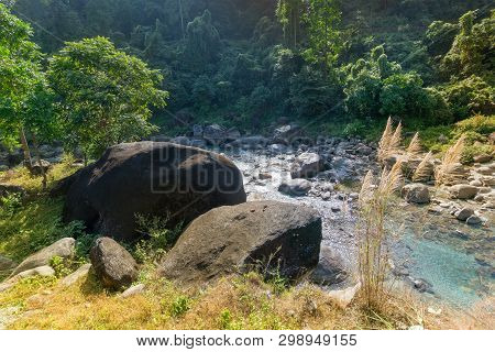 Beautiful View Of Rocky Islands, Jhalong Sikkim. Daylight On Riverbad Filled With Rcoks - Nature Sto