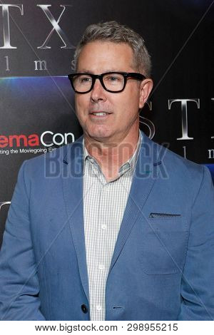 LAS VEGAS - APR 2:  Peter Segal at the 2019 CinemaCon - STX films at Caesars Palace on April 2, 2019 in Las Vegas, NV