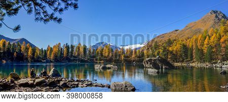 Saoseo, Switzerland - October 20. 2018: Panorama View At The Afternoon Sunset  Hous At The Lake Saos