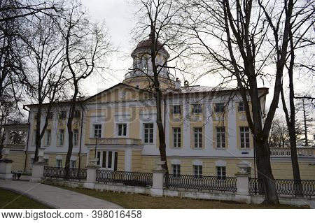 Russia, Moscow Oblast, A Village May Day Manor Staro-nikolskoye