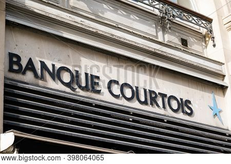 Bordeaux , Aquitaine  France - 12 01 2020 : Banque Courtois Star Logo And Text Sign Front Of Office 