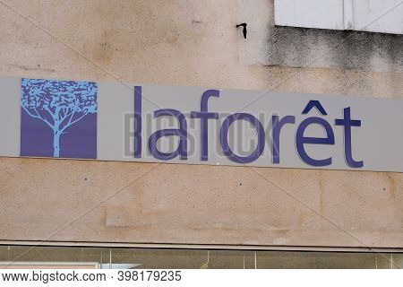 Bordeaux , Aquitaine  France - 12 01 2020 : Laforet Sign And Text Logo Front Of Building Agency Of F