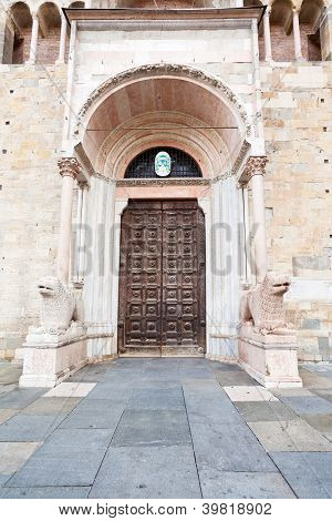 Deur van Parma kathedraal (duomo)