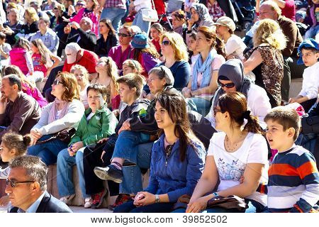 Persone al tribune
