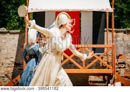 Festivities Of Pernstejn Manor, Gothic Renaissance Damsels Dance Performances, Medieval Entertainmen