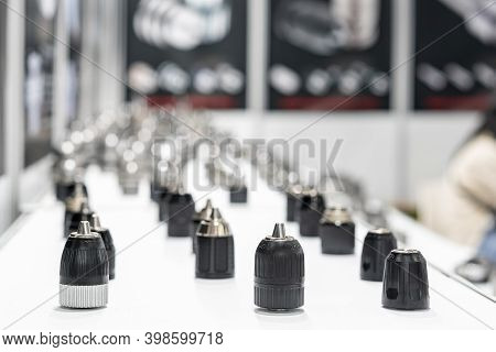 Several Type Of Quick Or Fast Keyless Chuck For Hold Or Lock Drill Bit Portable Hand Tool Machine In