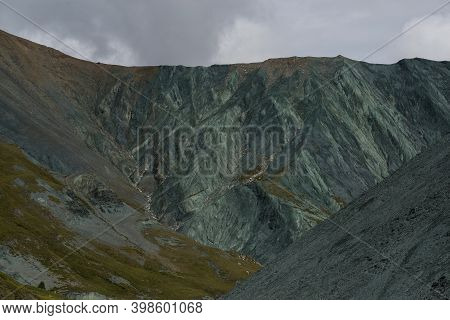Colorful Sharp Rocks In The Yarlu River Valley