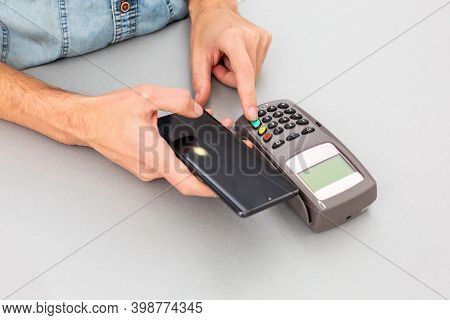 Nfc Cellhone Of Female Buyer With Cashless Wallet Of E-money For Pos Card Reader And Checkout. Woman