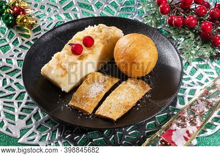 Buñuelos, Natilla And Hojuelas, Colombian Cuisine - Christmas Tradition