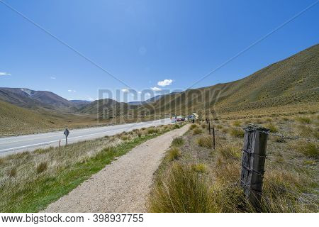 Lindis Pass New Zealand - November 11 2020; Landscape From Lookout At Top Of Lindis Pass With Road, 