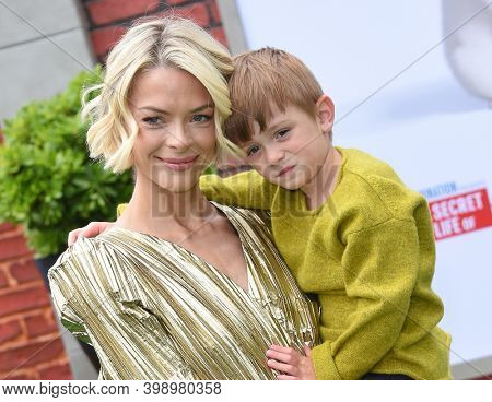 LOS ANGELES - JUN 02:  Jaime King {Object} arrives for âThe Secret Life Of Pets 2â  Premiere on June 02, 2019 0 in Westwood, CA                
