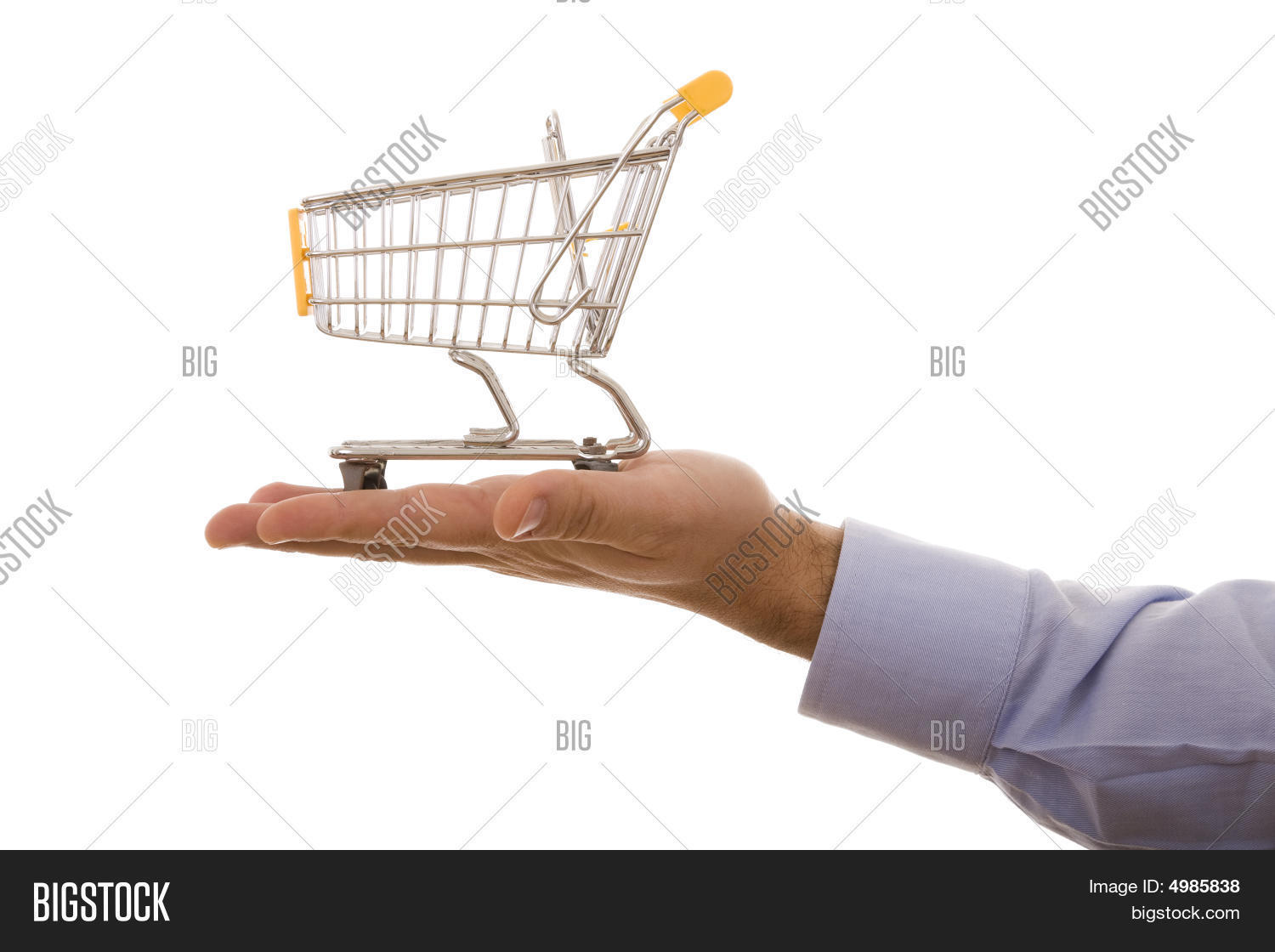 Не нашли нужный товар в нашем магазине. Человек держит коробку. Женщина с коробкой в руках. Товаров мы предлагаем и вам. Хочу предложить вам сотрудничество.