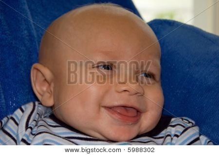 4 Meses de edad bebé niño sonriente