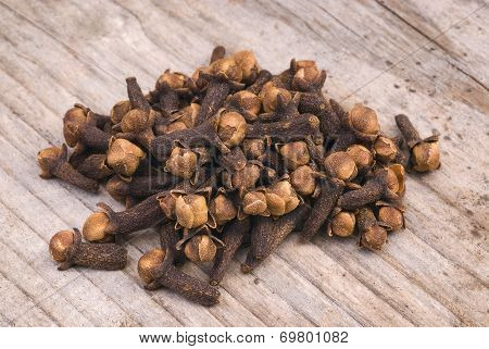 Cloves (eugenia Caryophyllata)