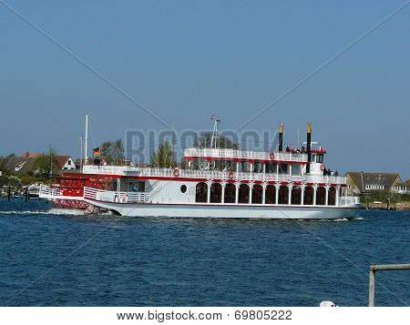 Paddle steamer