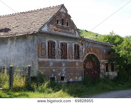 ABANDONED COUNTRY HOUSE