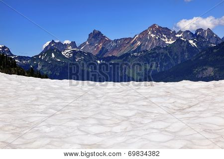 Hiking Snowfields Red Mountain Artist Point Glaciers Washington