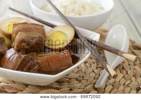 Thit Heo Kho Trung