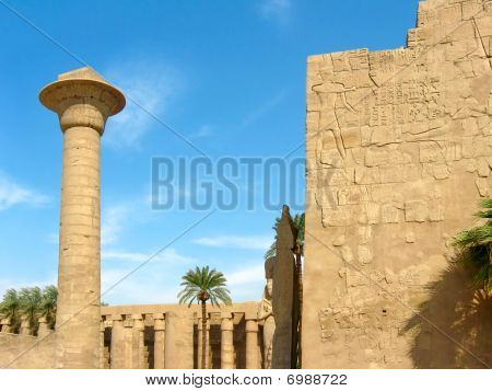 Pojedyncza kolumna ogromne