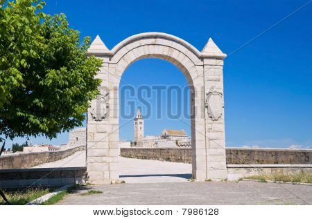 Łuk ramki z katedry. Trani. Apulia.