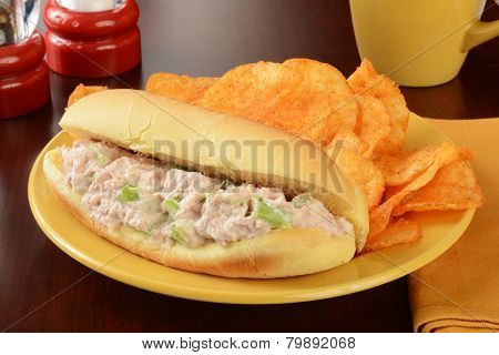 Tuna Sandwich With Chips