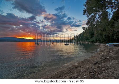 Nascer do sol na ilha de Corfu