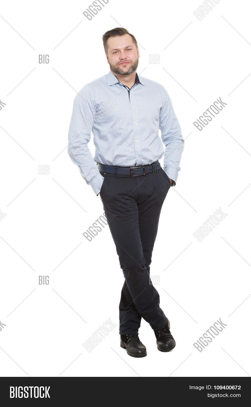 парень скрестил ноги. парень сидит по турецки. парень скрестил ноги. парень скрестил ноги. парень скрестил ноги.