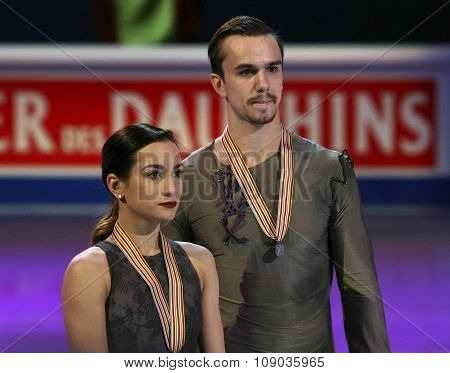 Ksenia Stolbova / Fedor Klimov Pose With Silver Medals