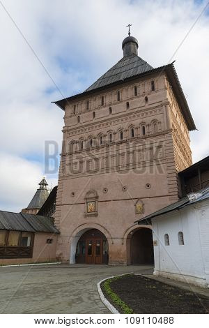 Proezdnaya tower in St. Euthymius monastery at Suzdal was built the 16th century. Golden Ring of Rus