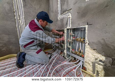 pipefitter installing system of heating