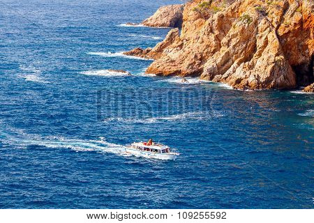 Tossa de Mar.  Boat trip on the boat.