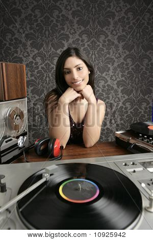 DJ Retro kvinna Vintage Vinyl skivspelare musik