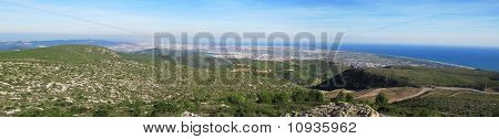 Panorama de montagne, la mer et Barcelone