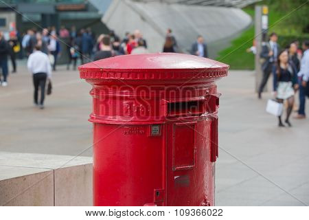 London, Her Majesty Royal Mail. Red post box