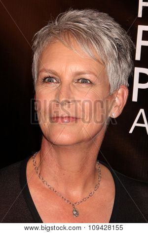 LOS ANGELES - AUG 13:  Jamie Lee Curtis at the HFPA Hosts Annual Grants Banquet - Arrivals at the Beverly Wilshire Hotel on August 13, 2015 in Beverly Hills, CA
