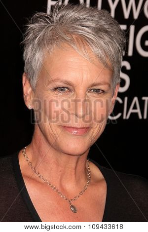 LOS ANGELES - AUG 13:  Jamie Lee Curtis at the HFPA Hosts Annual Grants Banquet - Arrivals at the Beverly Wilshire Hotel on August 13, 2015 in Beverly Hills, CA
