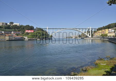 Arrabida Bridge