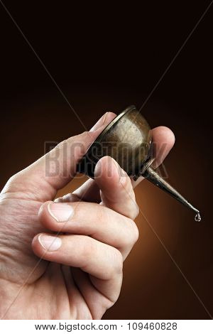 hand holding oiler