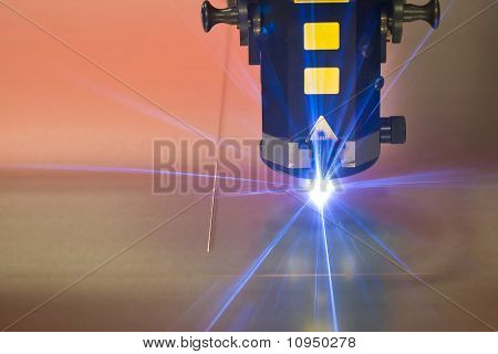 laserové řezací stroje technologie