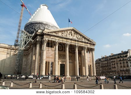 PARIS, FRANCE - SEPTEMBER 8,  2014: Paris - The Pantheon against the background of repaired dome. Construction of the building started in 1757 and was finished in 1791