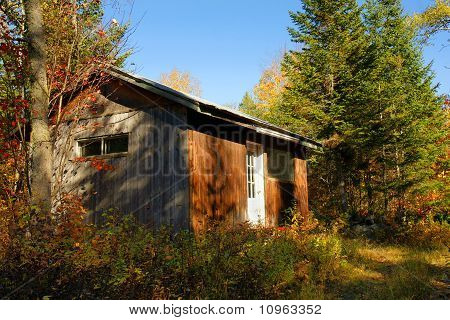 古い木製の小屋