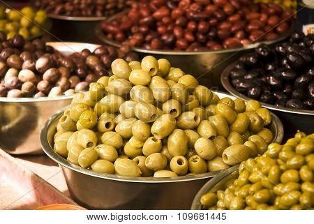 different olive fruits