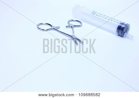 Syringe and needle holder