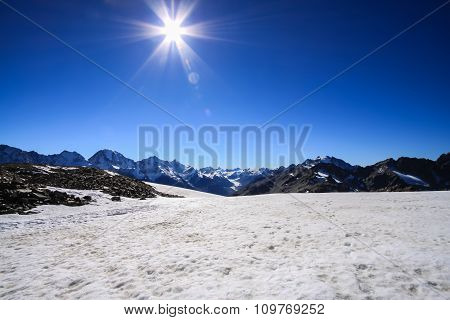 Snow hill with mountain and Sun on glacier helicopter - Fox Glacier, New Zealand