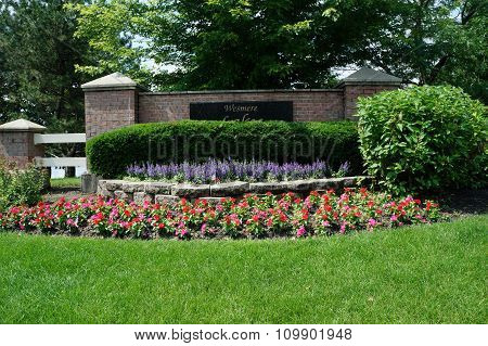 Lakes Neighborhood Sign